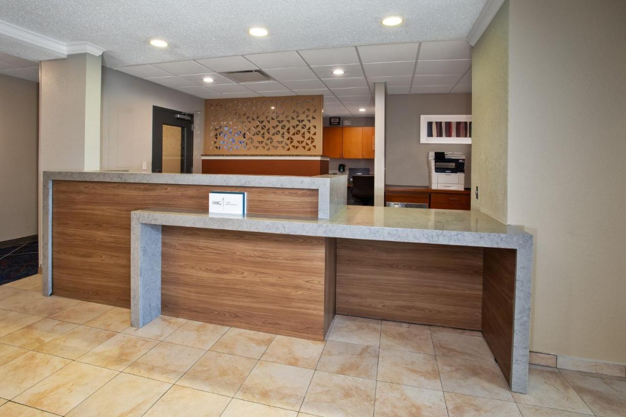 | Candlewood Suites Kenosha, an IHG Hotel