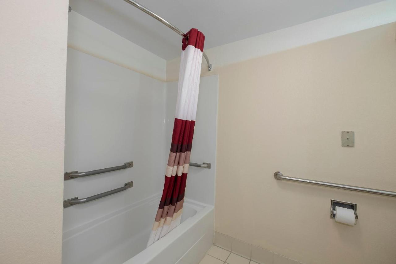 Two Room Suite with One Double Bed Disability Access Non-Smoking at Red Roof Inn & Suites Newnan