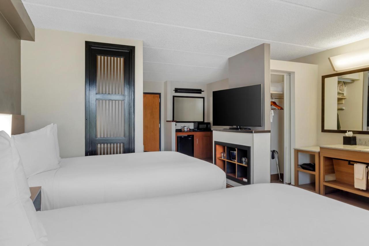 High Floor Two Double Beds at The IAH Houston Hotel