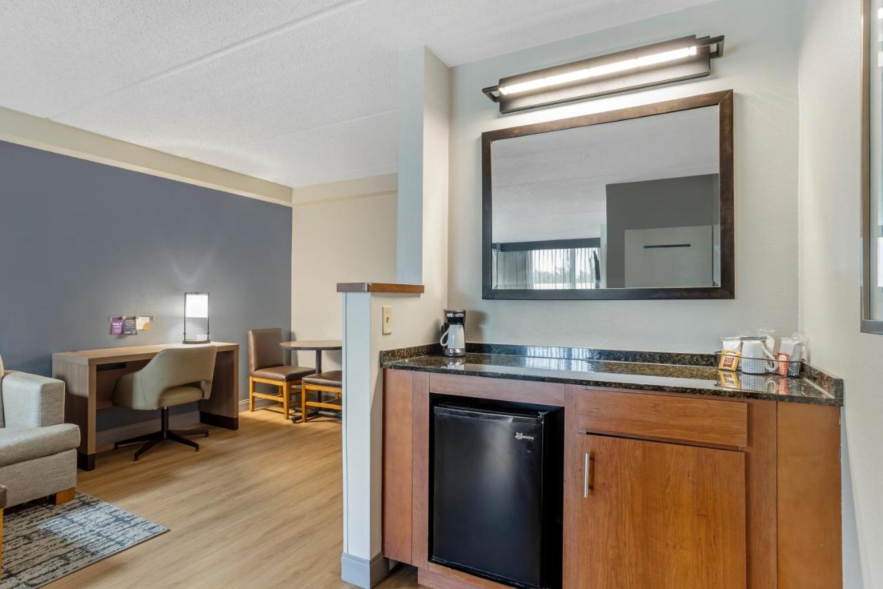 High Floor Two Double Beds at The IAH Houston Hotel
