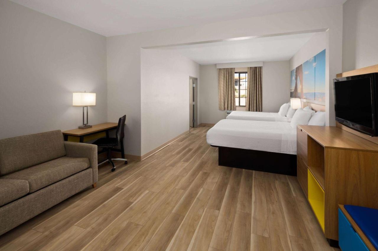 1 King Bed, 2 Queen Beds, Two-Bedroom Suite, Non-Smoking at Days Inn by Wyndham Oklahoma City