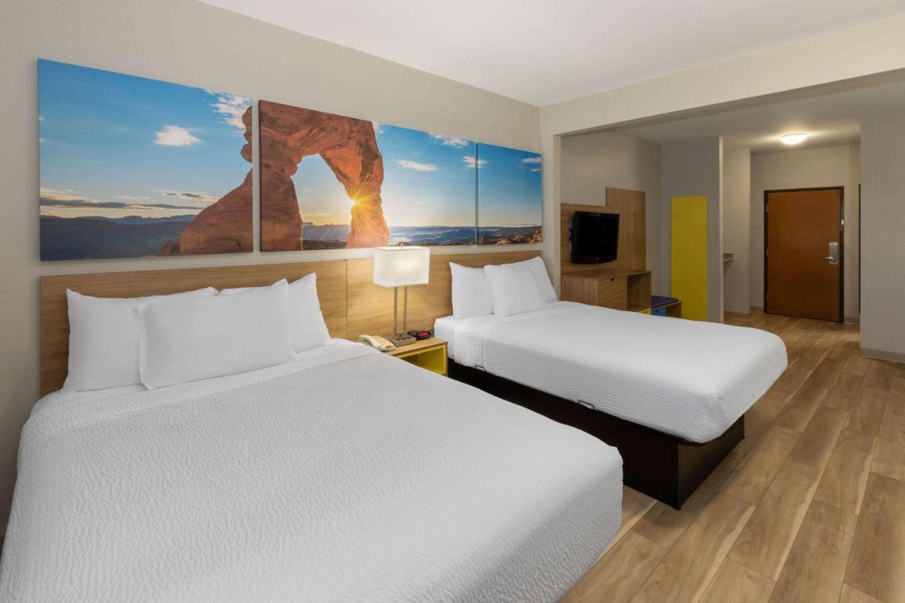 1 King Bed, 2 Queen Beds, Two-Bedroom Suite, Non-Smoking at Days Inn by Wyndham Oklahoma City