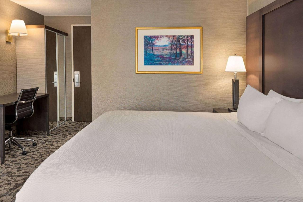 King Room - Non-Smoking at Ramada Plaza by Wyndham Portland