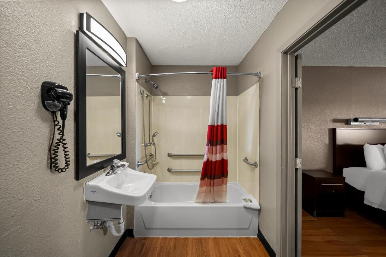 Deluxe King Room Disability Access Non-Smoking at Red Roof Inn Dallas - DFW Airport North