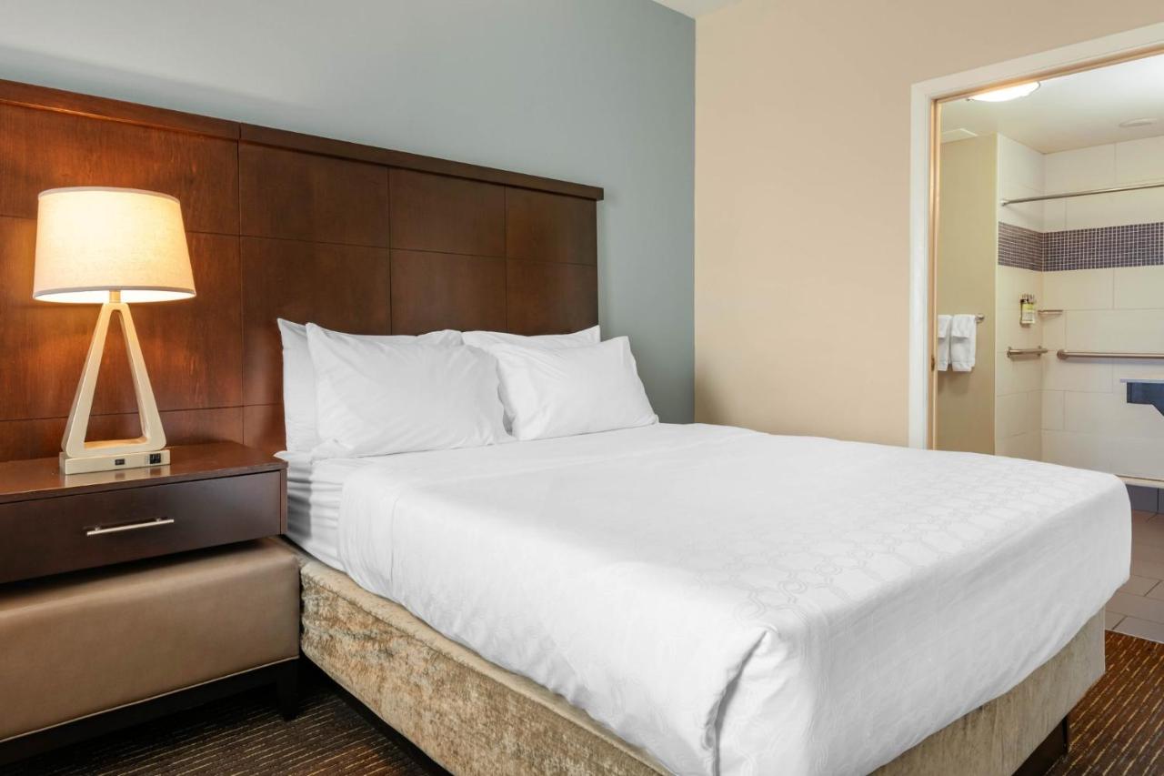 Deluxe King Suite at Staybridge Suites St. Petersburg Downtown by IHG
