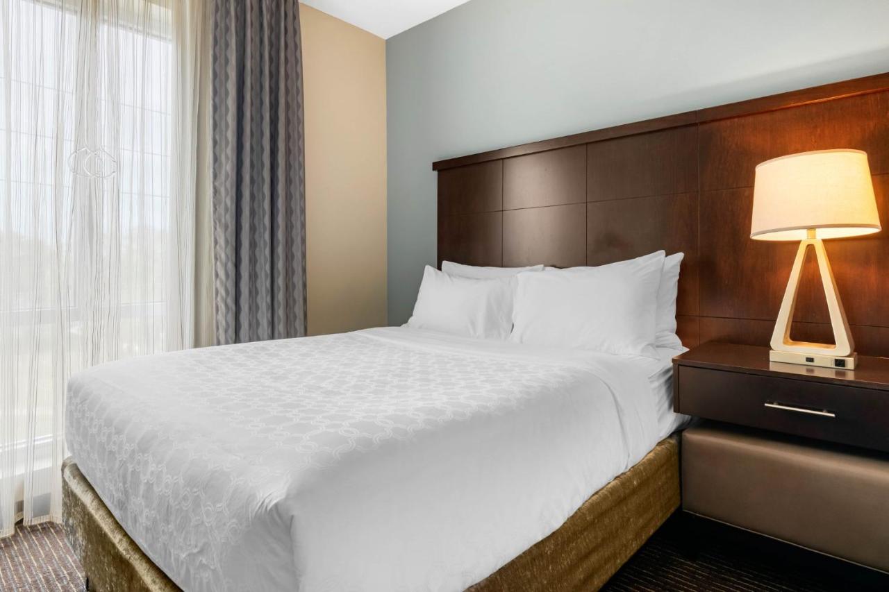 Deluxe King Suite at Staybridge Suites St. Petersburg Downtown by IHG