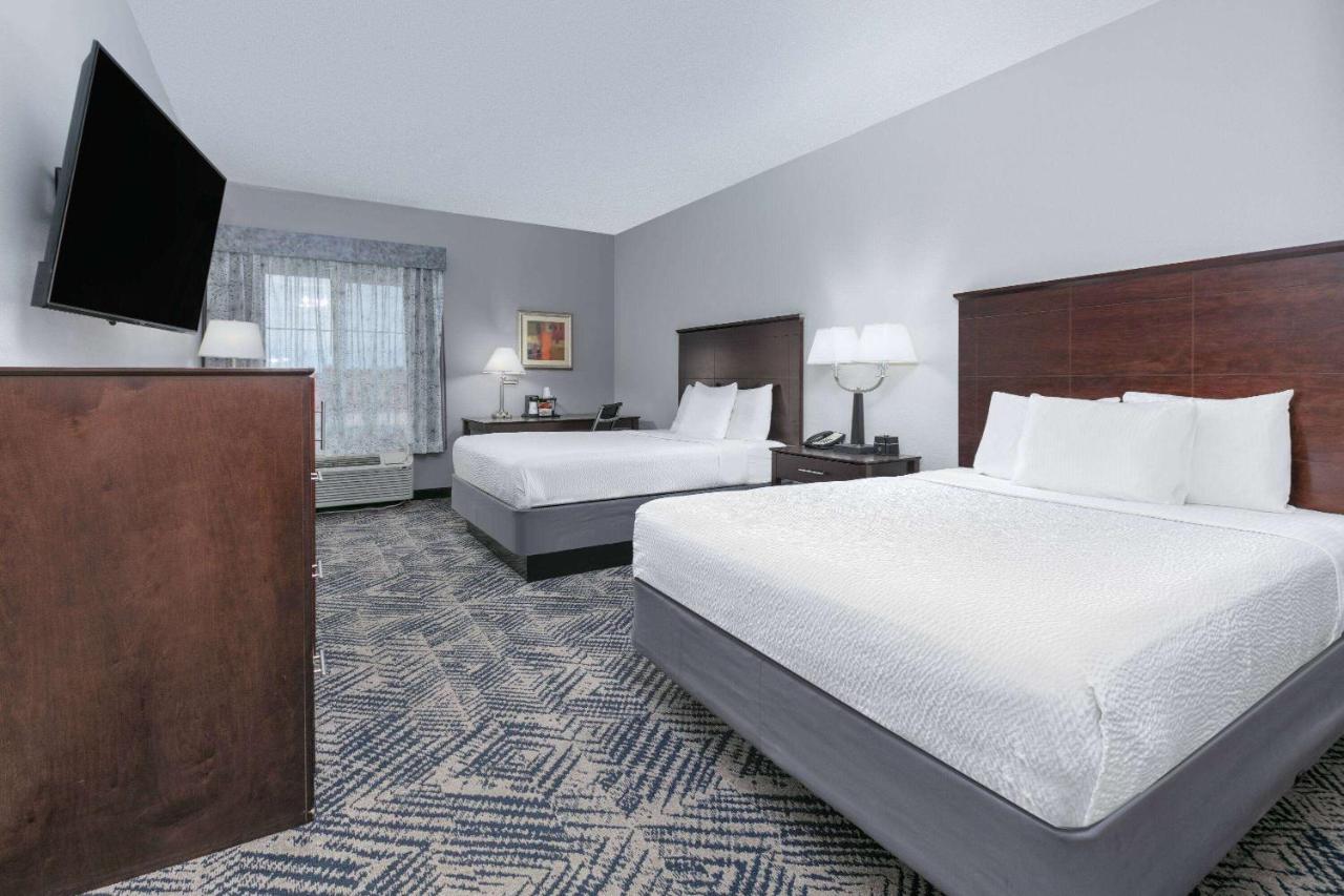 Deluxe Queen Room with Two Queen Beds at La Quinta Inn & Suites by Wyndham Tulsa Airpt / Expo Square