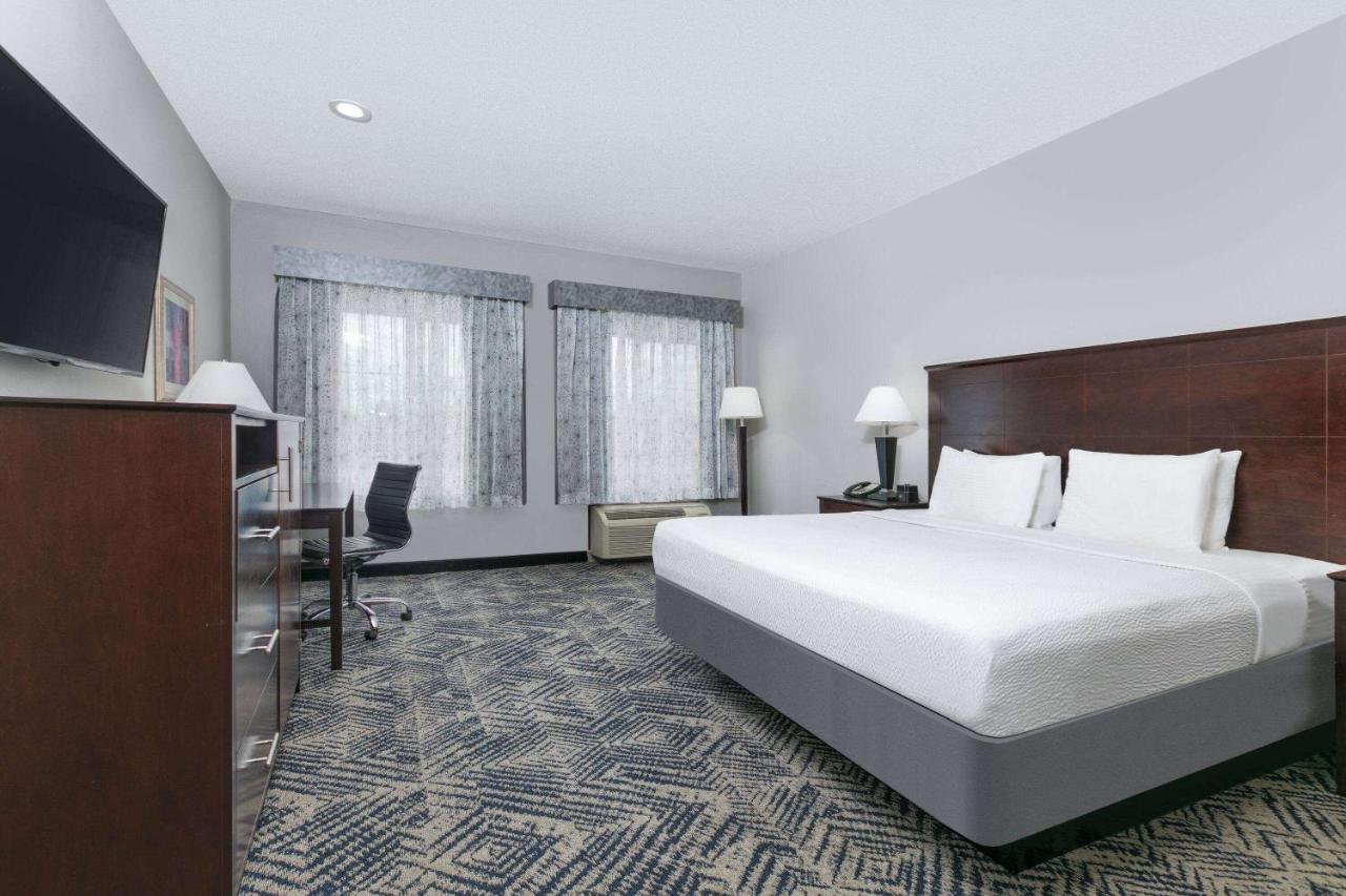 King Room - Disability Access at La Quinta Inn & Suites by Wyndham Tulsa Airpt / Expo Square