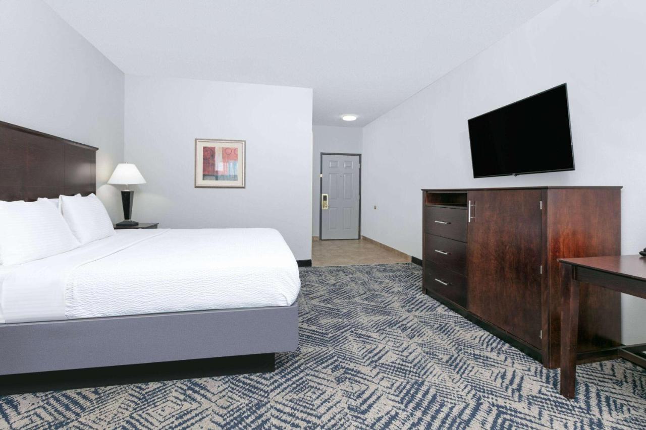 King Room - Disability Access at La Quinta Inn & Suites by Wyndham Tulsa Airpt / Expo Square
