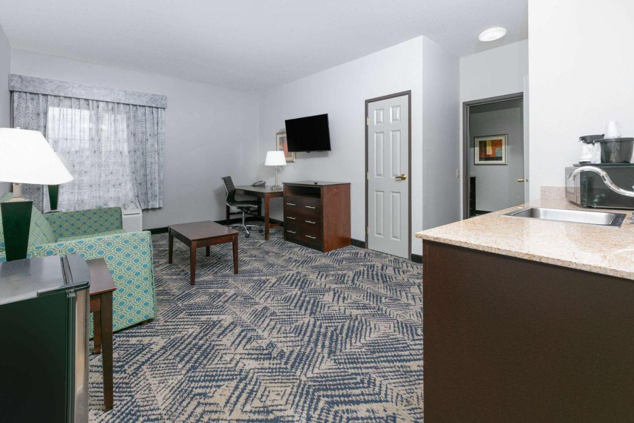King Suite - Non-Smoking at La Quinta Inn & Suites by Wyndham Tulsa Airpt / Expo Square