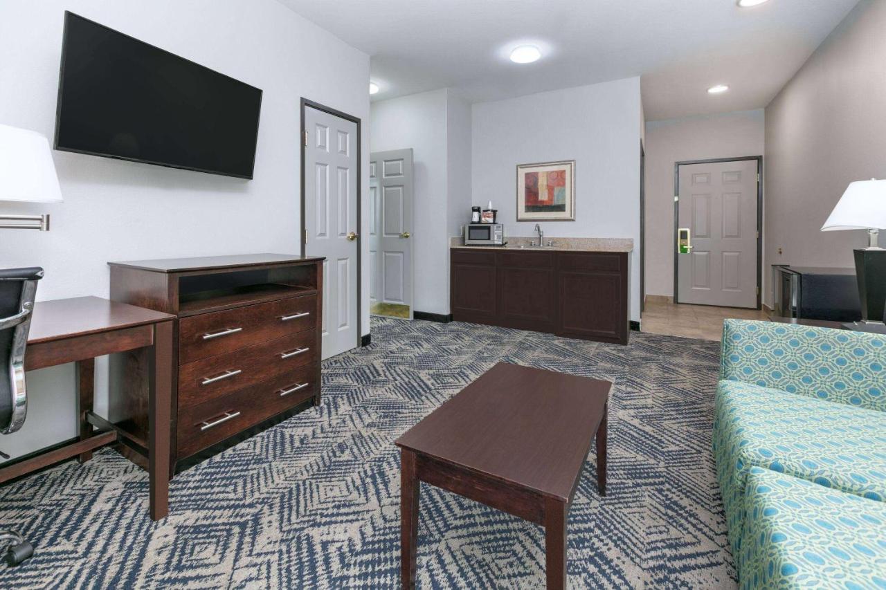 King Suite - Non-Smoking at La Quinta Inn & Suites by Wyndham Tulsa Airpt / Expo Square