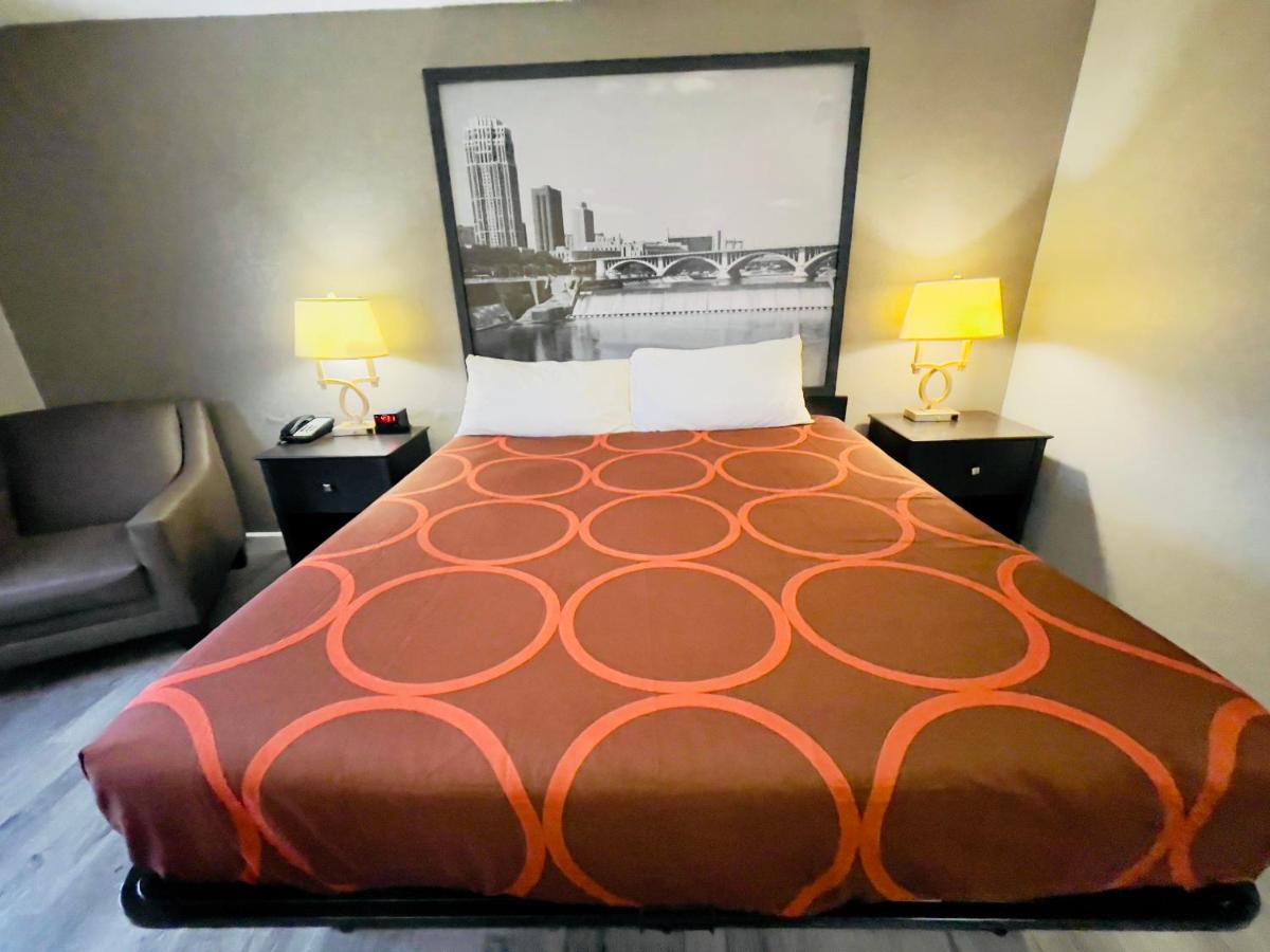 King Room - Disability Access/Non-Smoking at Super 8 by Wyndham Shakopee