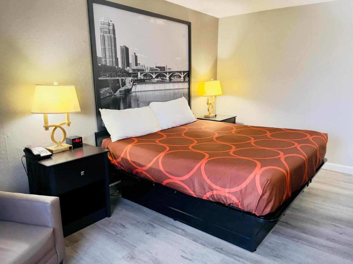 King Room - Disability Access/Non-Smoking at Super 8 by Wyndham Shakopee
