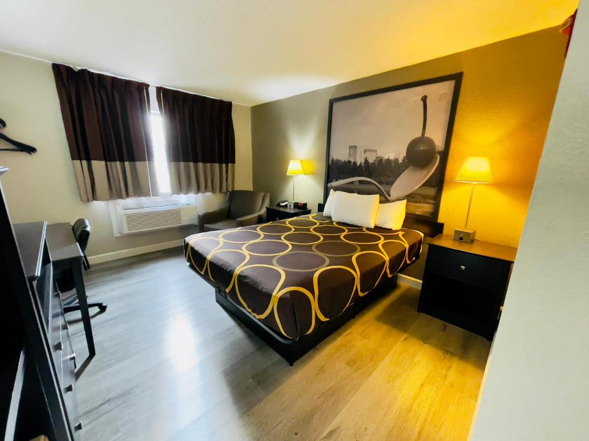 Queen Room - Disability Access/Non-Smoking at Super 8 by Wyndham Shakopee