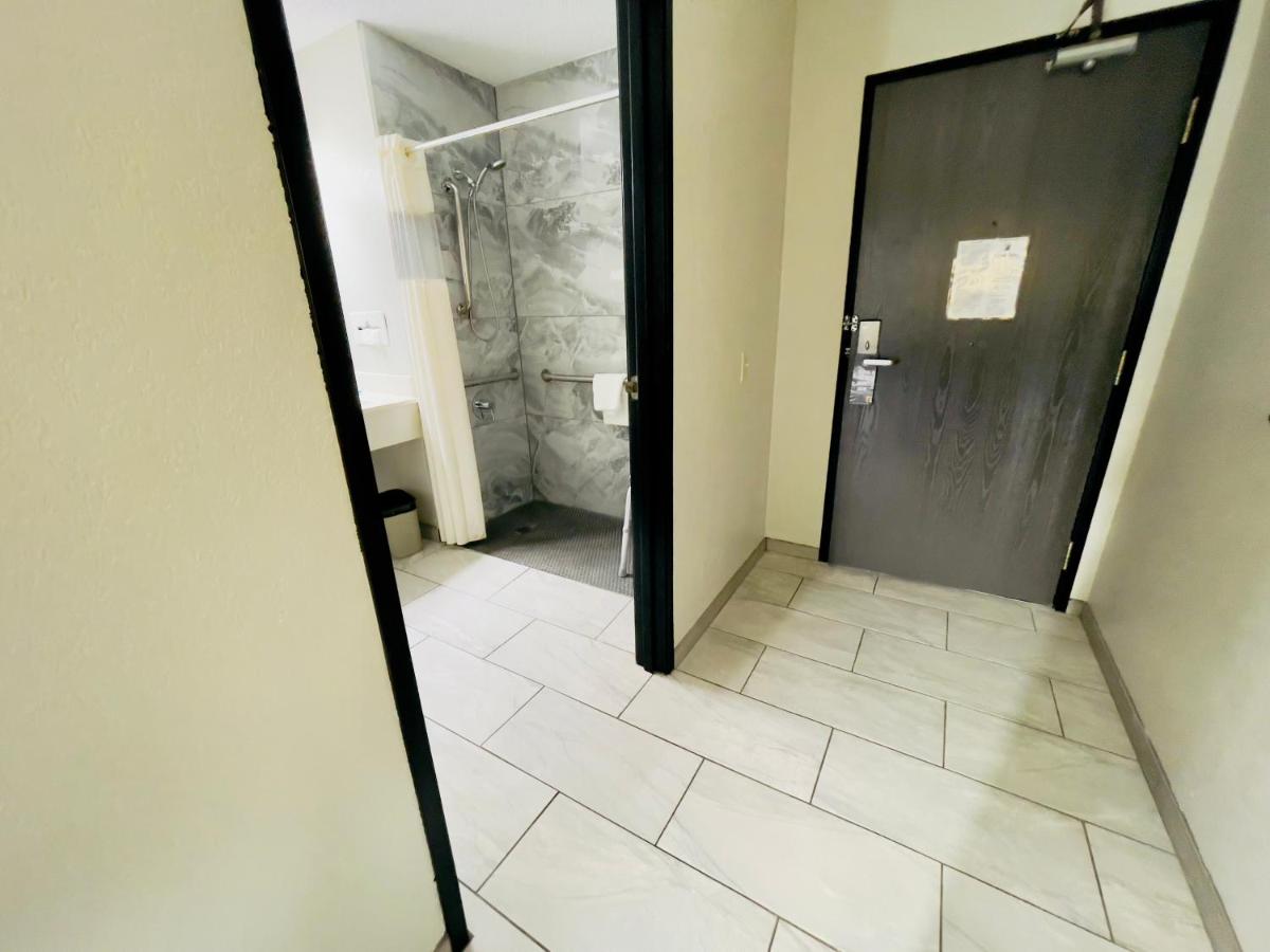 Queen Room - Disability Access/Non-Smoking at Super 8 by Wyndham Shakopee