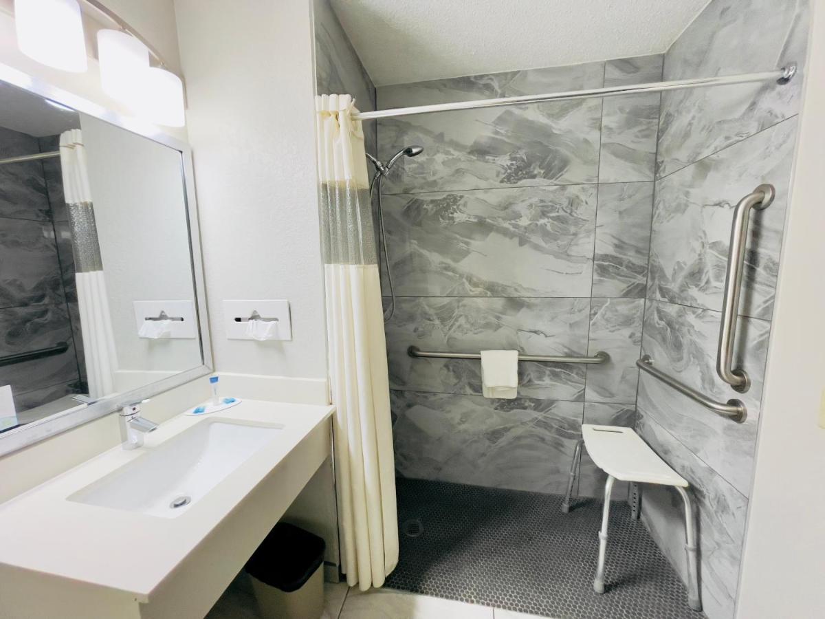 Queen Room - Disability Access/Non-Smoking at Super 8 by Wyndham Shakopee