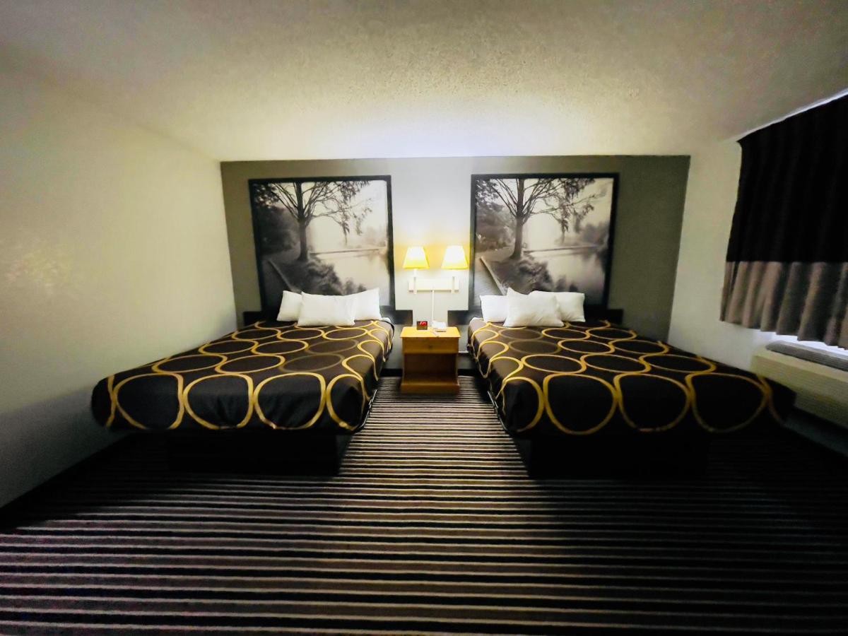 Queen Suite - Non-Smoking at Super 8 by Wyndham Shakopee