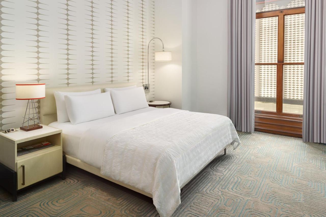 Deluxe, Guest room, 1 King at Le Méridien Tampa, The Courthouse