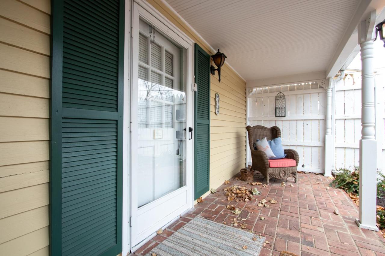 | The Oaks Victorian Inn