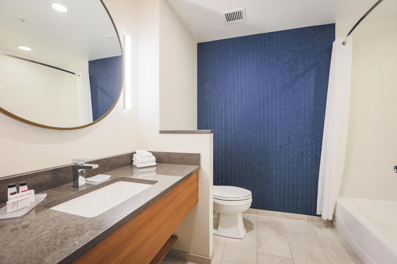 | Fairfield Inn & Suites Marquette