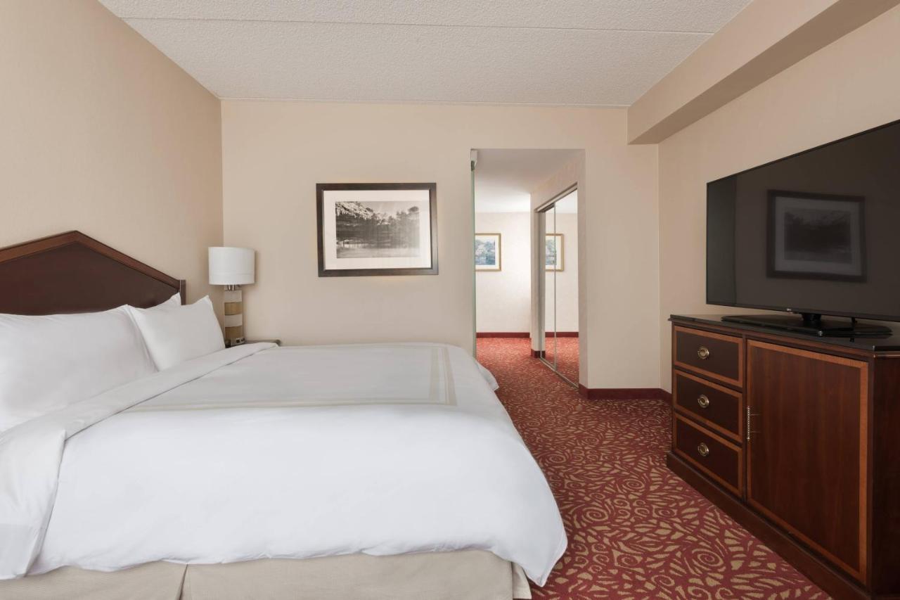 Executive King Room at Columbus Airport Marriott