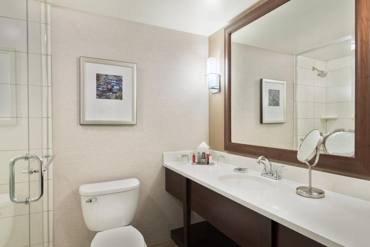 Executive King Room at Columbus Airport Marriott