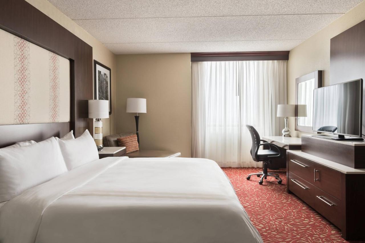One-Bedroom King Suite - Concierge Level at Columbus Airport Marriott