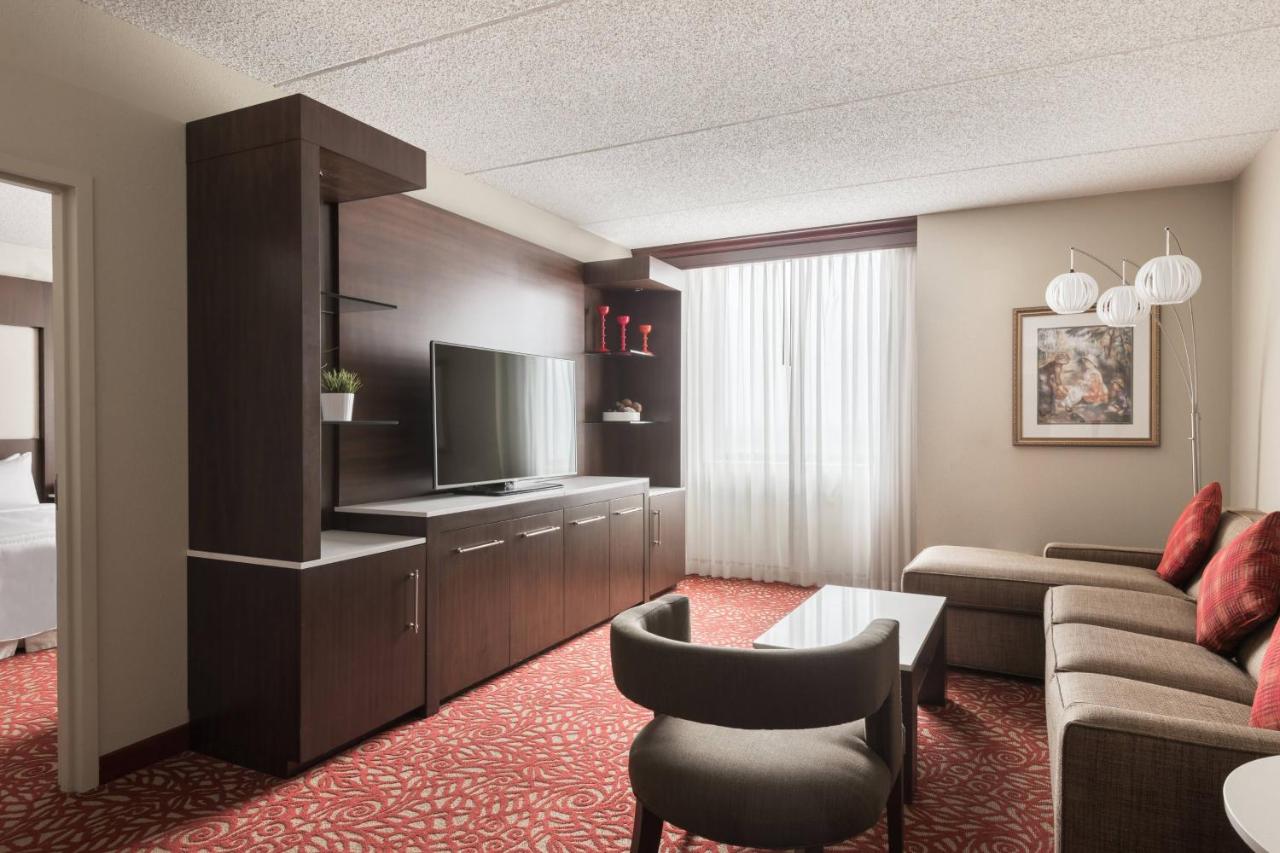 One-Bedroom King Suite - Concierge Level at Columbus Airport Marriott