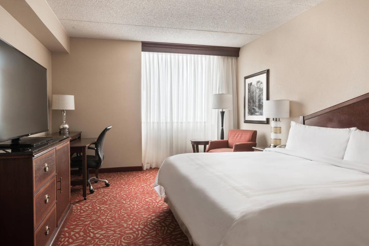 One-Bedroom King Suite - Concierge Level at Columbus Airport Marriott