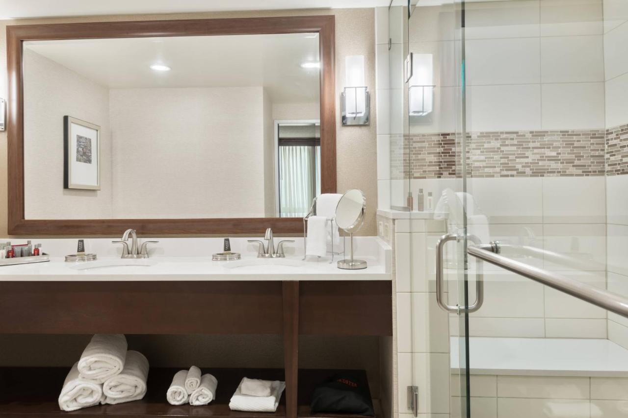 One-Bedroom King Suite - Concierge Level at Columbus Airport Marriott