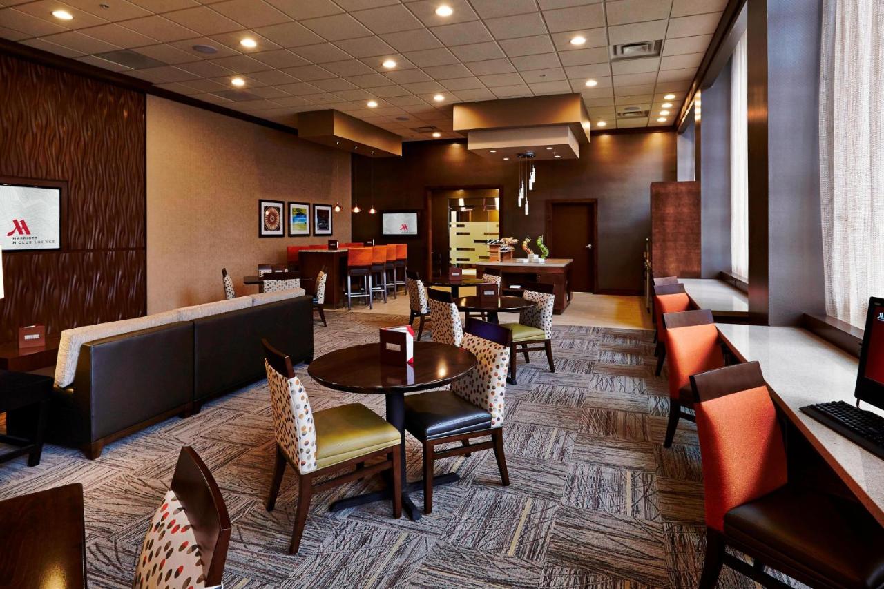 King Room with Lounge Access at Columbus Airport Marriott