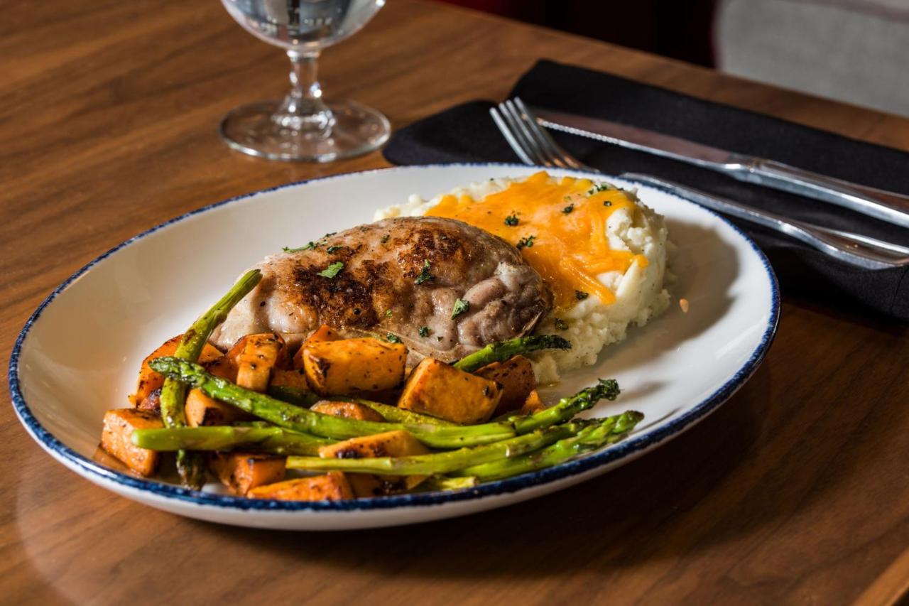 | Four Points By Sheraton At Phoenix Mesa Gateway Airport