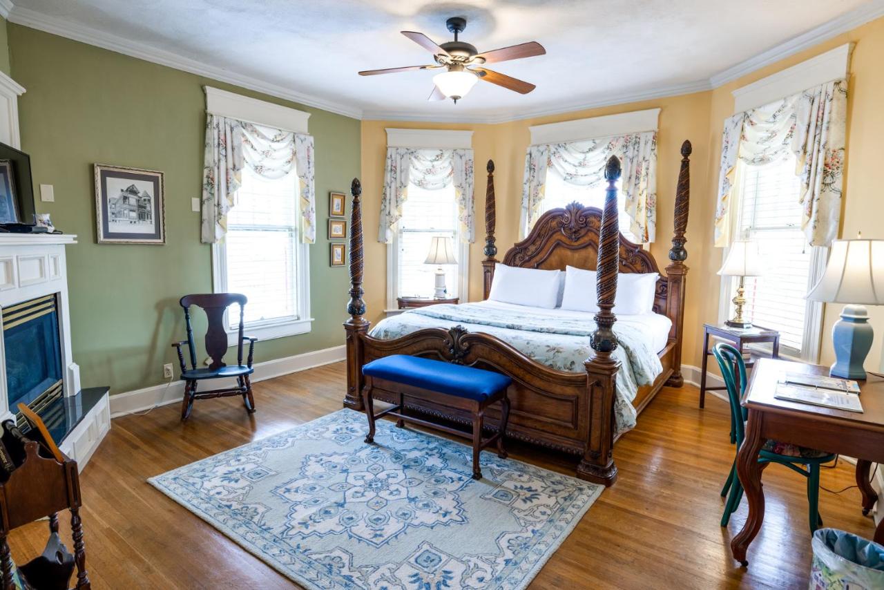 | Walnut Street Inn