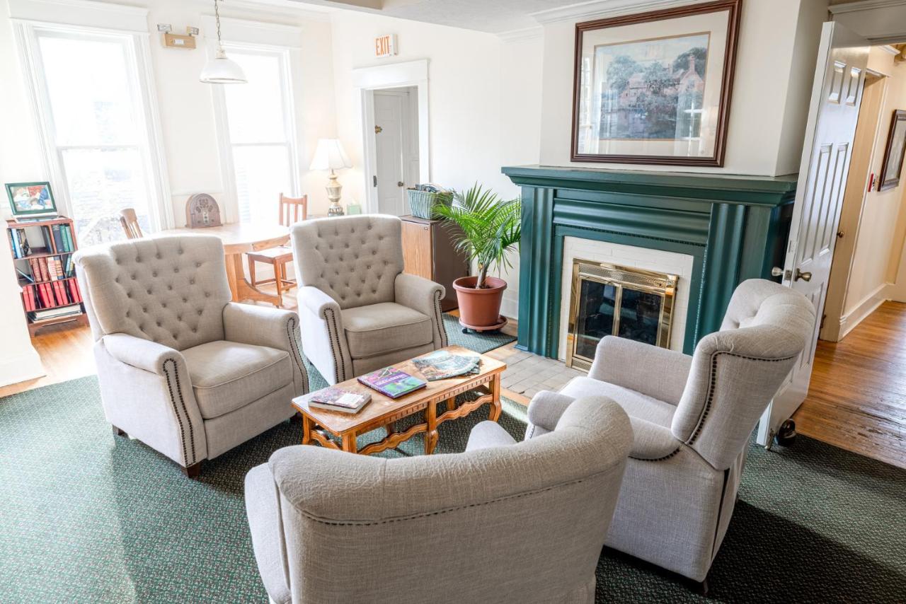 | Walnut Street Inn