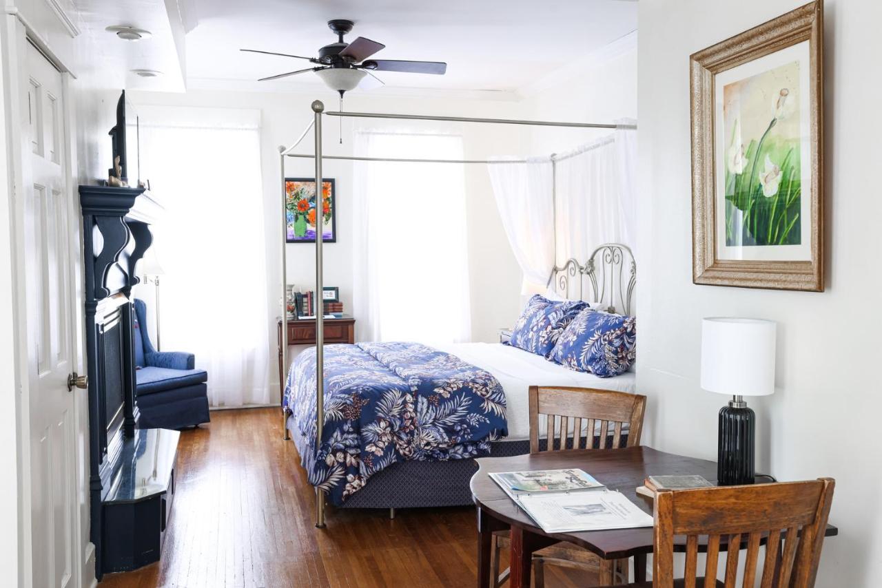 | Walnut Street Inn