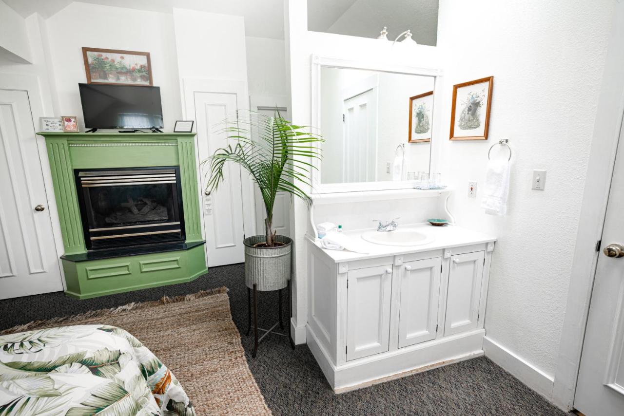 | Walnut Street Inn