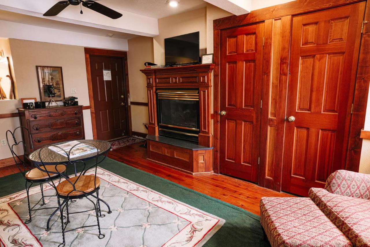 | Walnut Street Inn