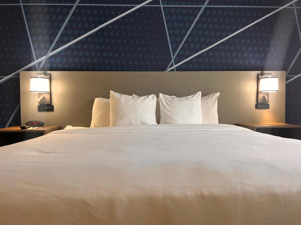 King Suite at Comfort Suites Louisville Airport