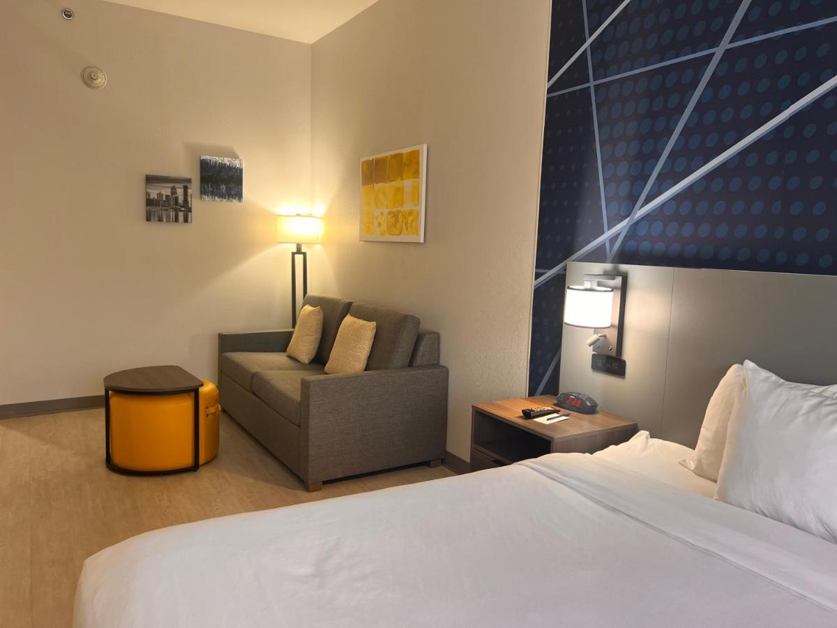 King Suite at Comfort Suites Louisville Airport