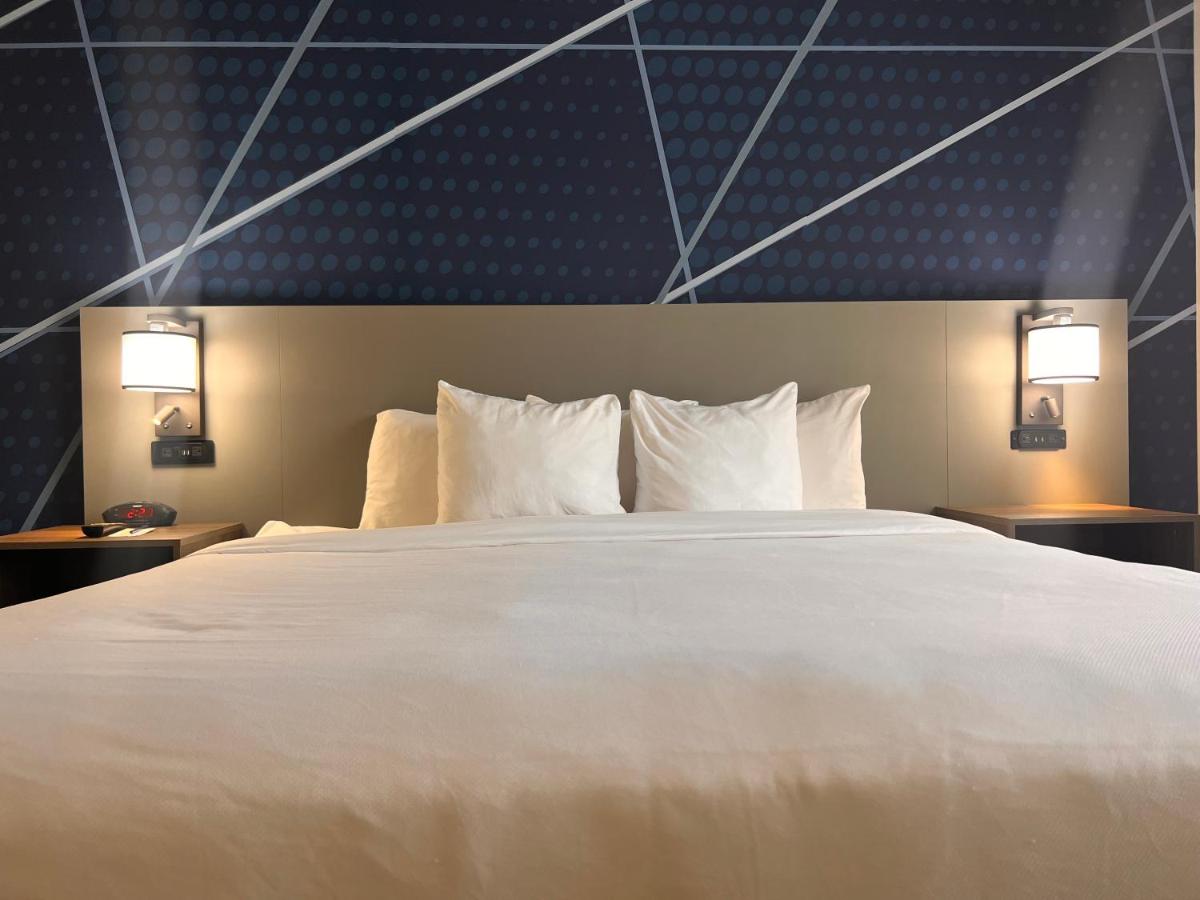 King Suite at Comfort Suites Louisville Airport
