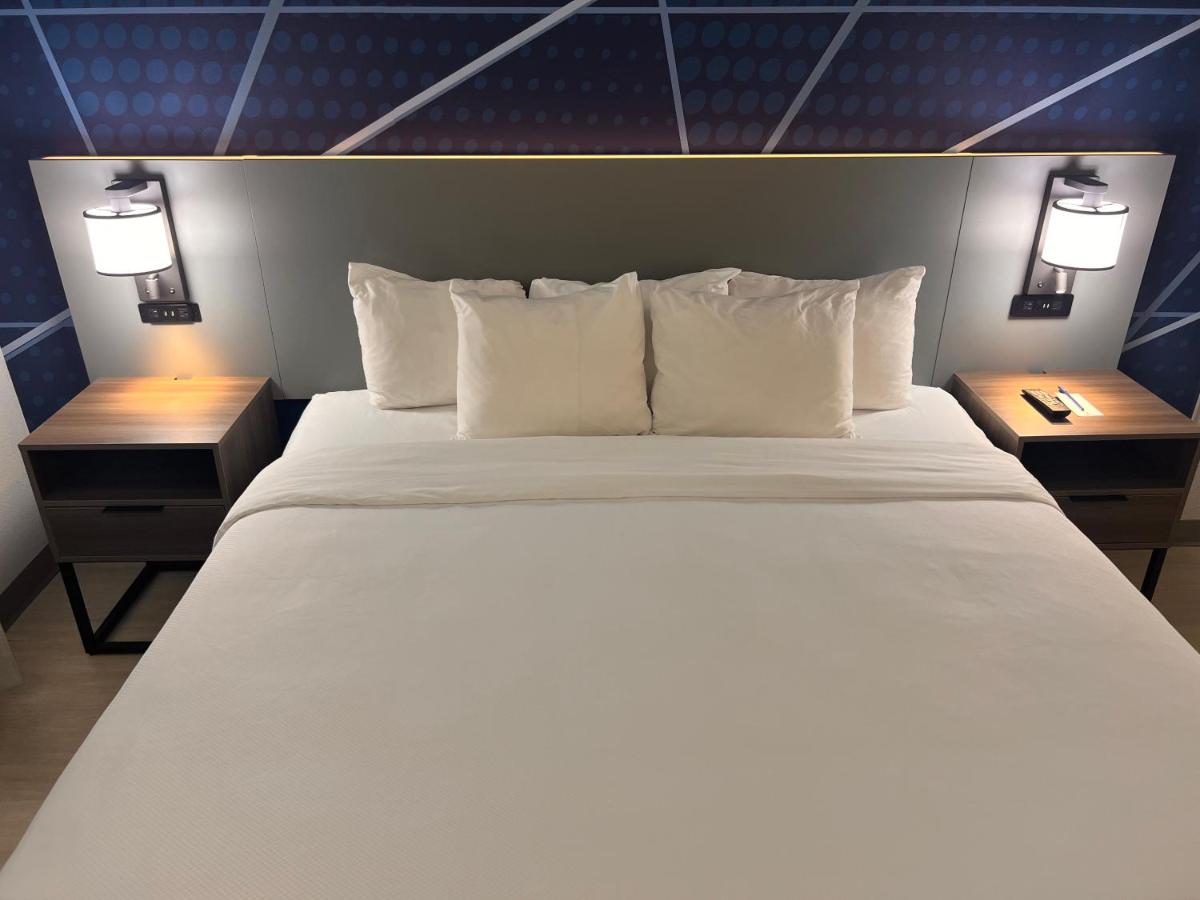 King Suite at Comfort Suites Louisville Airport
