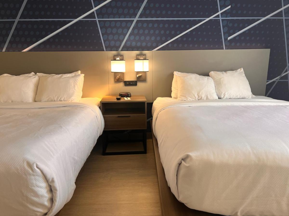Queen Suite at Comfort Suites Louisville Airport