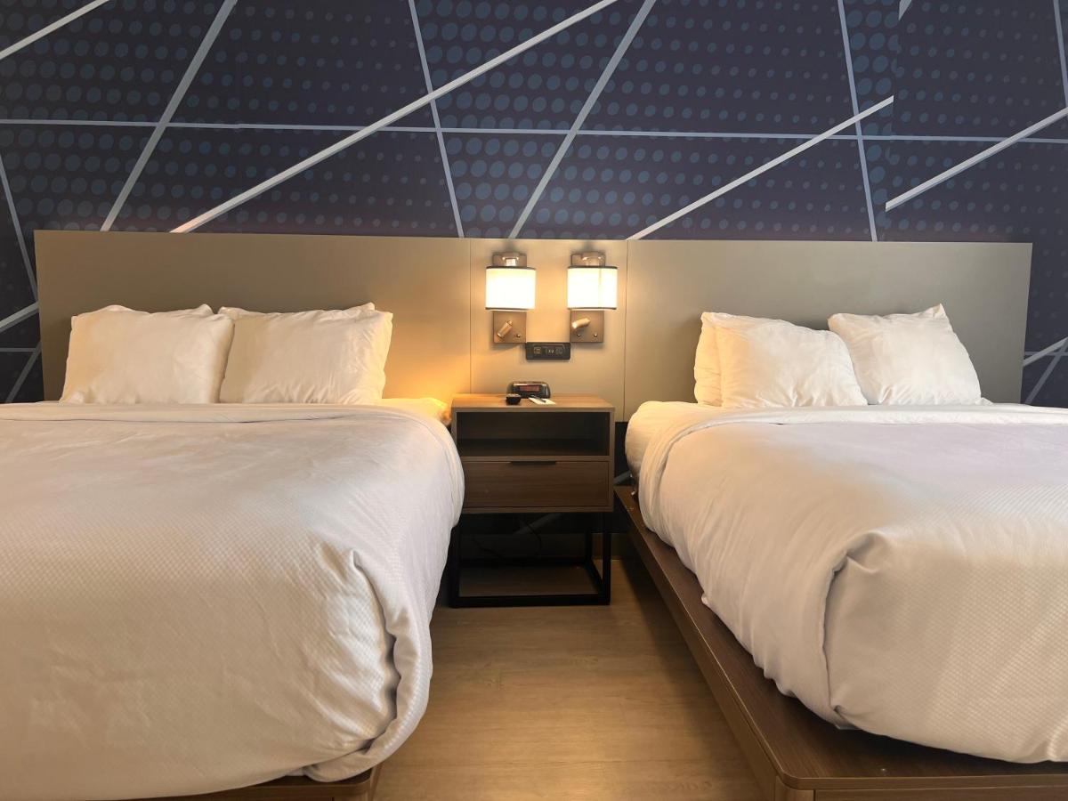 Queen Suite at Comfort Suites Louisville Airport