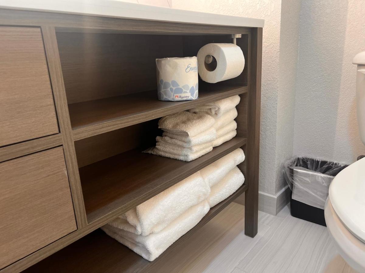 King Suite at Comfort Suites Louisville Airport