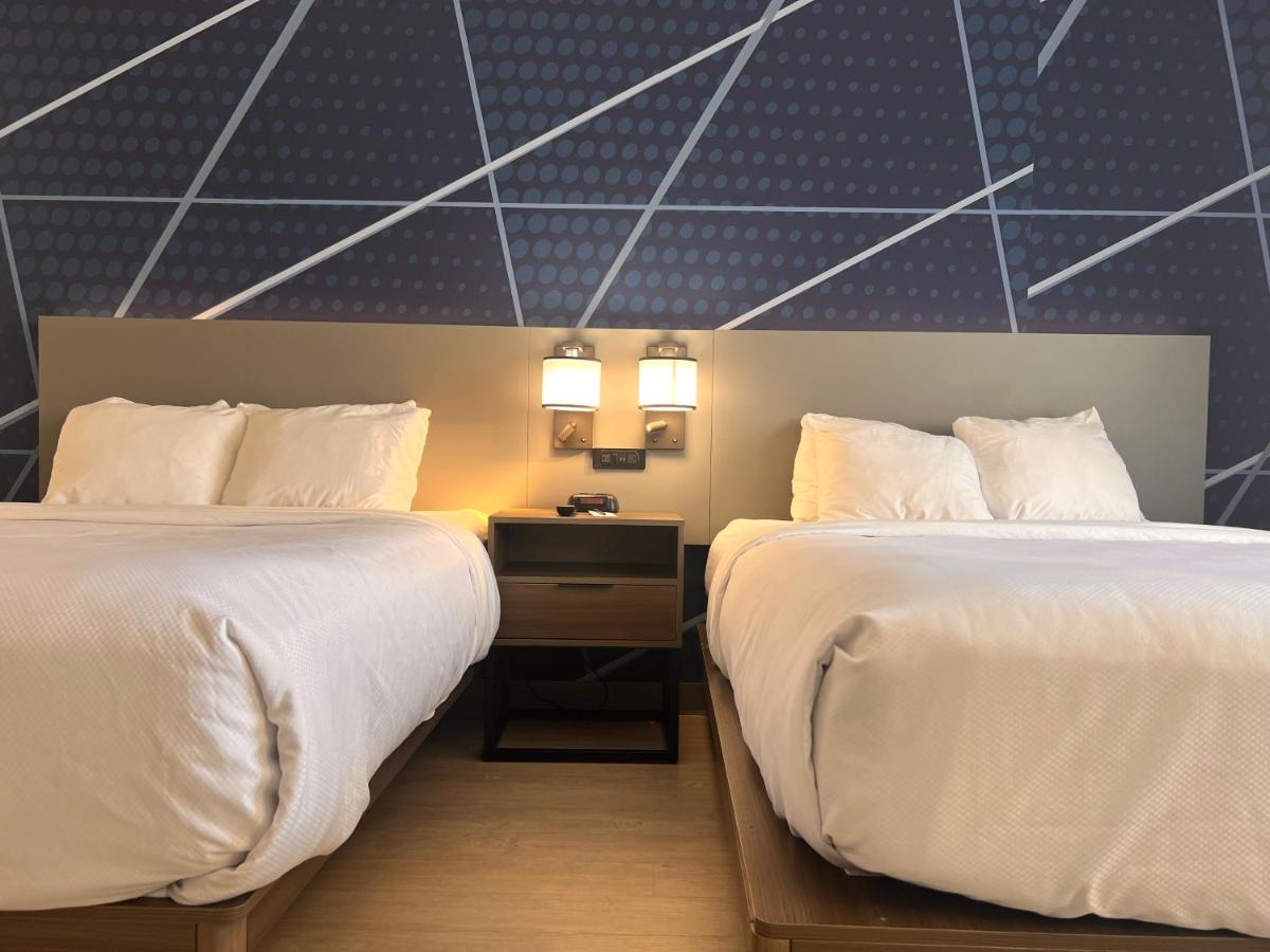 Queen Suite at Comfort Suites Louisville Airport