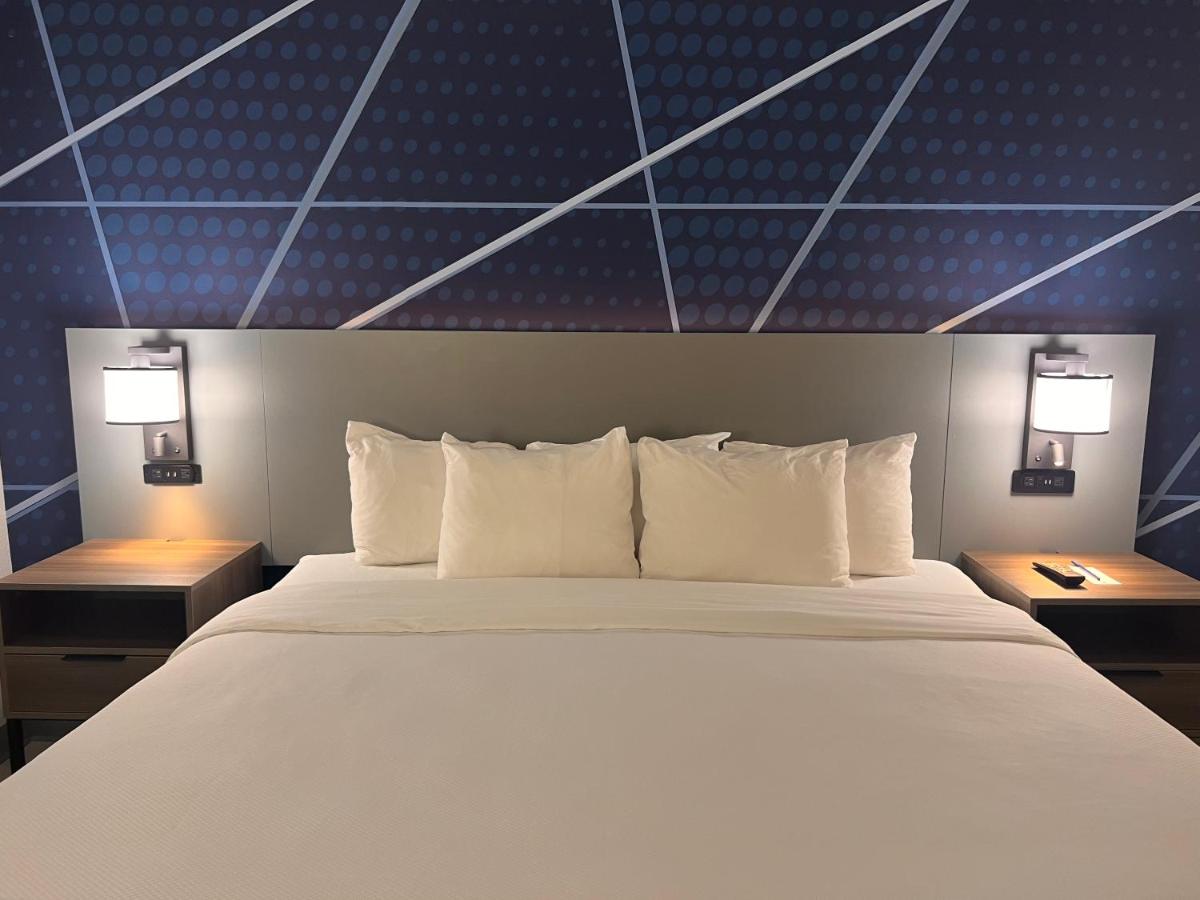 King Suite at Comfort Suites Louisville Airport