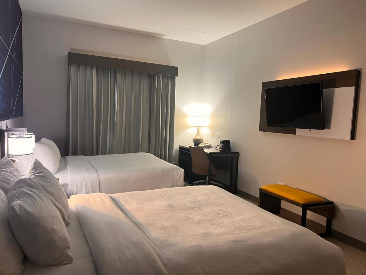 Queen Suite at Comfort Suites Louisville Airport