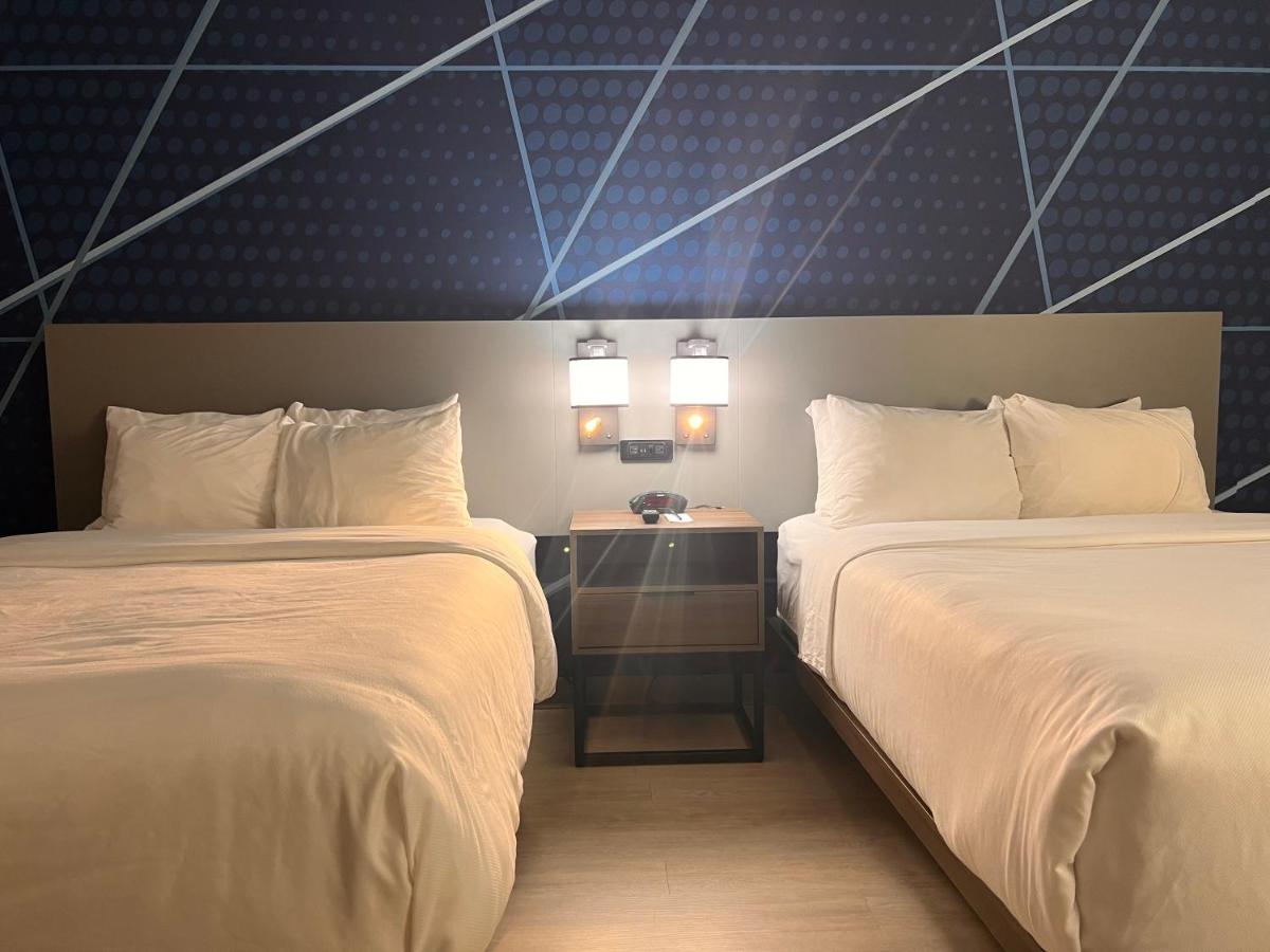 Queen Suite at Comfort Suites Louisville Airport