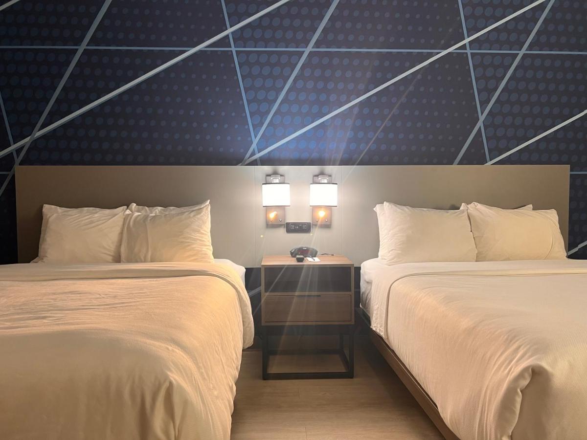 Queen Suite at Comfort Suites Louisville Airport