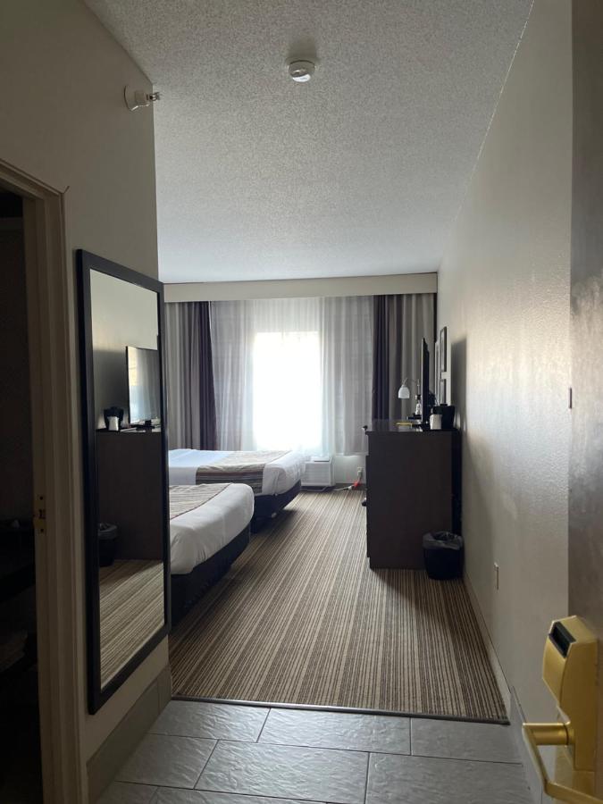 Queen Guest Room with Two Queen Beds - Non-Smoking at Country Inn & Suites by Radisson, Prairie du Chien
